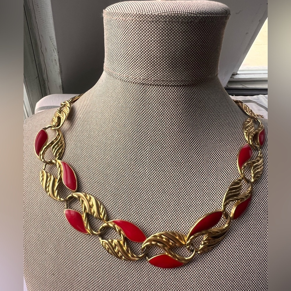 Vintage unsigned Choker Gold Toned Necklace Flex Omega Red And White Enamel